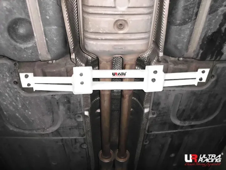 Ultra Racing BMW 7-Series E65 735/740 UltraRacing 4P Mid Lower Brace 2056, référence ML4-2056