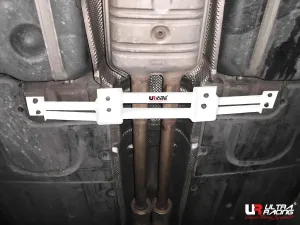 Ultra Racing BMW 7-Series E65 735/740 UltraRacing 4P Mid Lower Brace 2056, référence ML4-2056