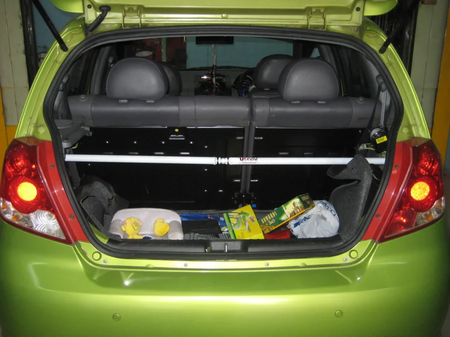 Ultra Racing Chevrolet Aveo 4D 1.4 11+ UltraRacing Rear Upper Strutbar, référence RE2-2015