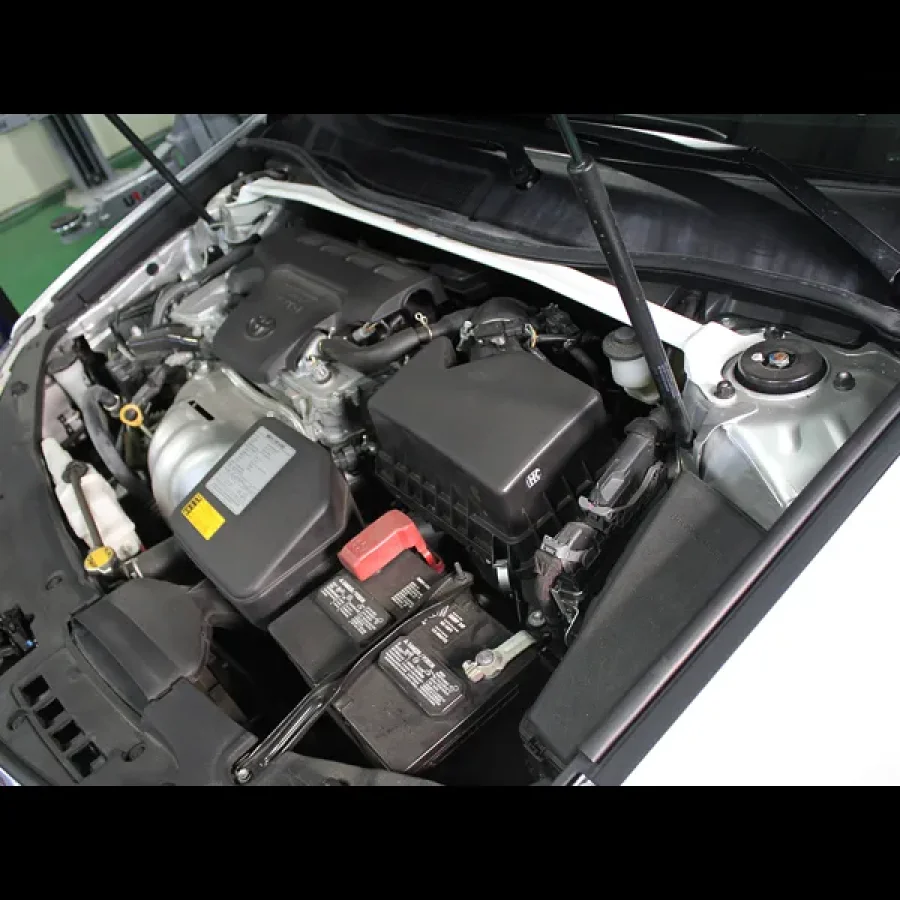 Ultra Racing Toyota Camry XV50 2.5 12+ Ultraracing Front Upper Strutbar, référence TW2-1964