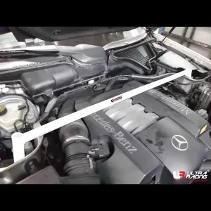 Ultra Racing Mercedes E-Class W210 97-03 Ultra-R Front Upper Strutbar, référence TW2-1971