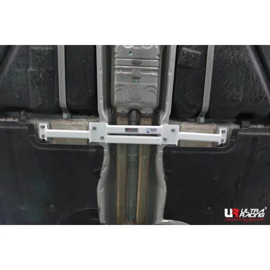 Ultra Racing BMW 640 E63/E64/F06 03+ Ultra-R 4-Point Mid Lower Brace, référence ML4-1904