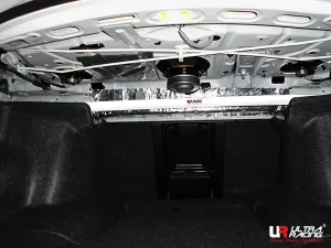 Ultra Racing Honda Accord 08+ 2.0/2.4 UltraRacing 2P Rear Upper Strutbar, référence RE2-2046