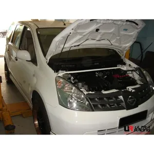 Ultra Racing Nissan Grand Livina Ultra-Racing Front Upper Strut Bar, référence TW2-235