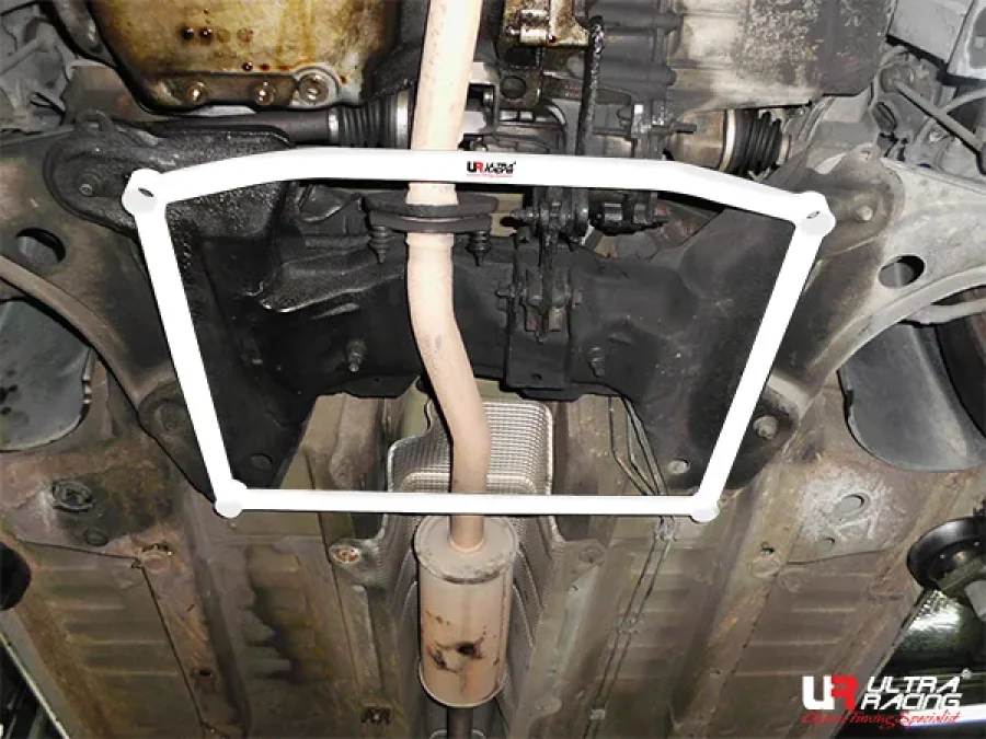 Ultra Racing Citroen C2/C3 1.6 UltraRacing 4-Point Front Lower Brace, référence LA4-2546