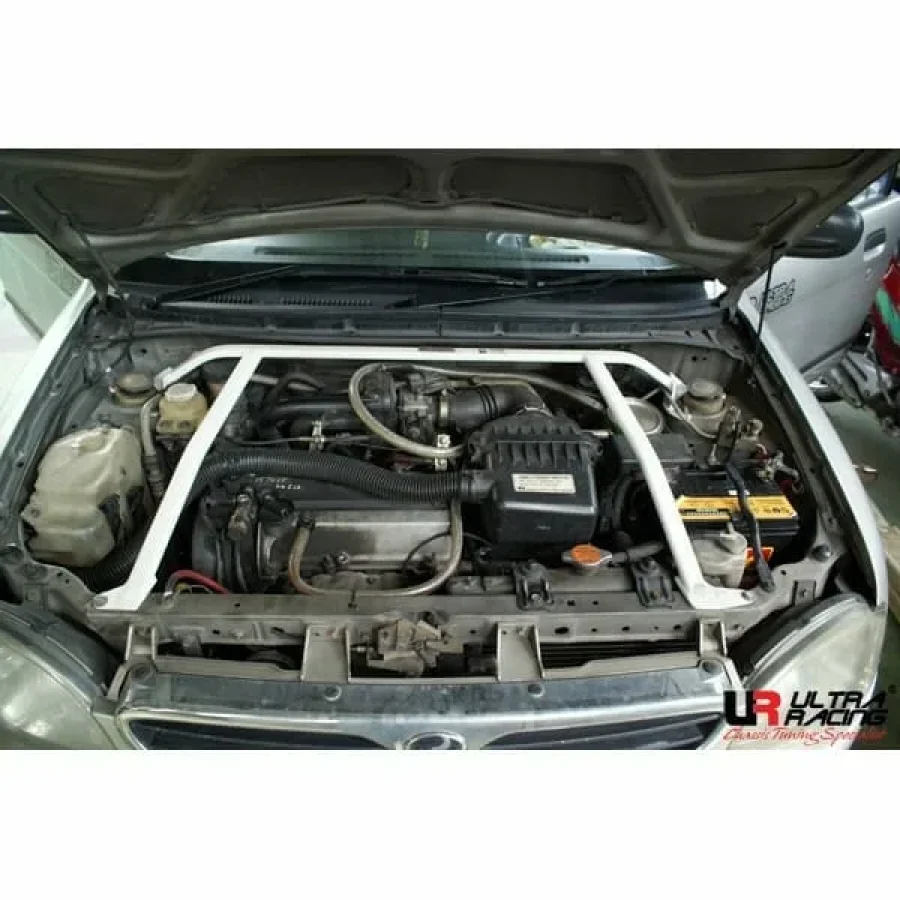 Ultra Racing Daihatsu Cuore 99-04 UltraRacing 4-Point Front Upper Bar 018, référence TW4-018