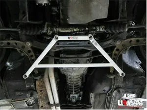 Ultra Racing BMW 3-Series E30 UltraRacing 4-Point Front Lower Brace, référence LA4-2841
