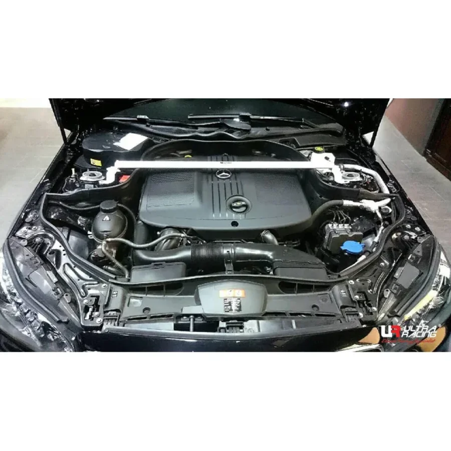 Ultra Racing Mercedes E W212 /CLS 3.0 W218 11+ UR 2P Front Upper Strutbar, référence TW2-3780