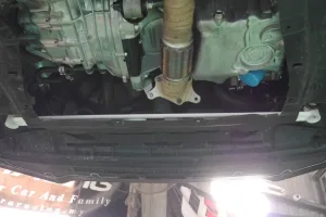 Ultra Racing Honda Civic Type-R FK8 17+ Ultra-R 2P Front Lower Bar, référence LA2-3677