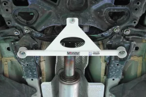 Ultra Racing Honda Civic FK8/ FK/FC 15+ 3P Ultra-R Front Subframe Bar, référence URTH-LA3-3524