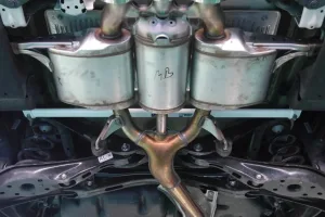 Ultra Racing Honda Civic Type-R FK8 17+ Ultra-R 2P Rear Lower Bar, référence RL2-3935