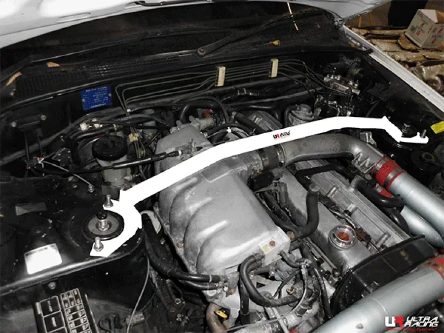 Ultra Racing Nissan Skyline R32 GTST UltraRacing 2P Front Upper Strutbar, référence URUS-TW2-2444