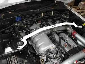 Ultra Racing Nissan Skyline R32 GTST UltraRacing 2P Front Upper Strutbar, référence URUS-TW2-2444