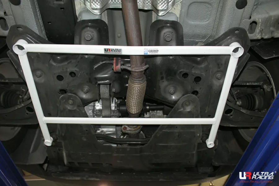 Ultra Racing Fiat 500 07+ 09./1.4 UltraRacing 4-Point Front H-Brace 2433, référence URUS-LA4-2433