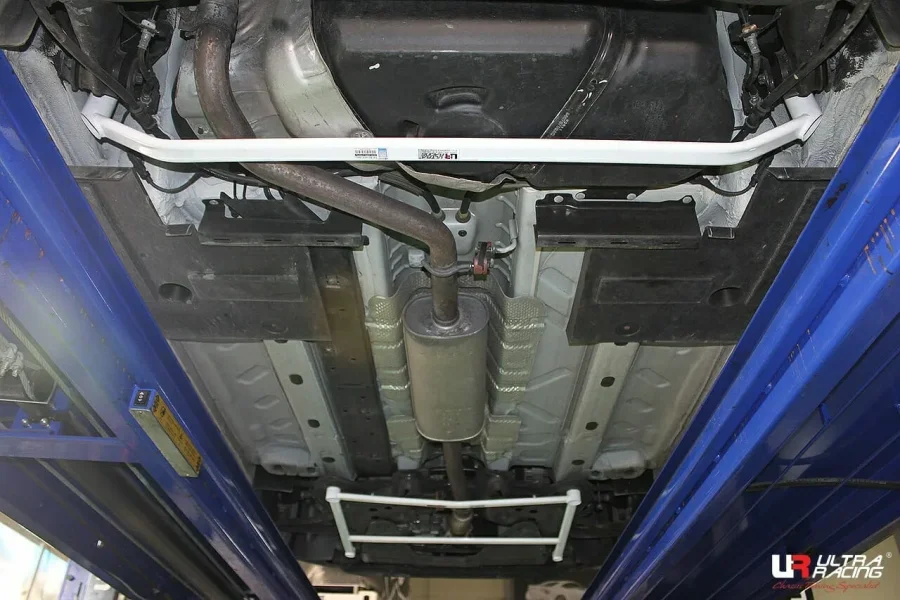 Ultra Racing Fiat 500 07+ 09./1.4 UltraRacing 2-Point Rear Lower Tiebar, référence URUS-RL2-2434