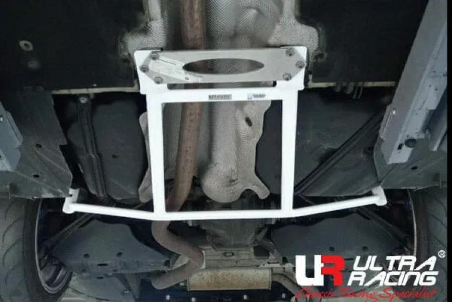 Ultra Racing BMW 3-Series F30 320/328/330 11+ Ultra-R 4P Rear Lower Brace, référence RL4-3403