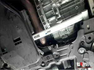 Ultra Racing Mercedes A45 / CLA45 2WD 13+ W176 Ultra-R 2P Front Lower Bar, référence LA2-3208