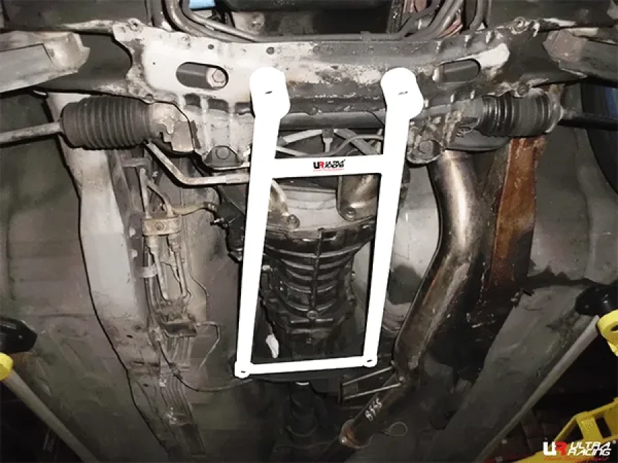 Ultra Racing Nissan Skyline R32 GTST UltraRacing 4Point Front Lower Brace, référence URUS-LA4-2446