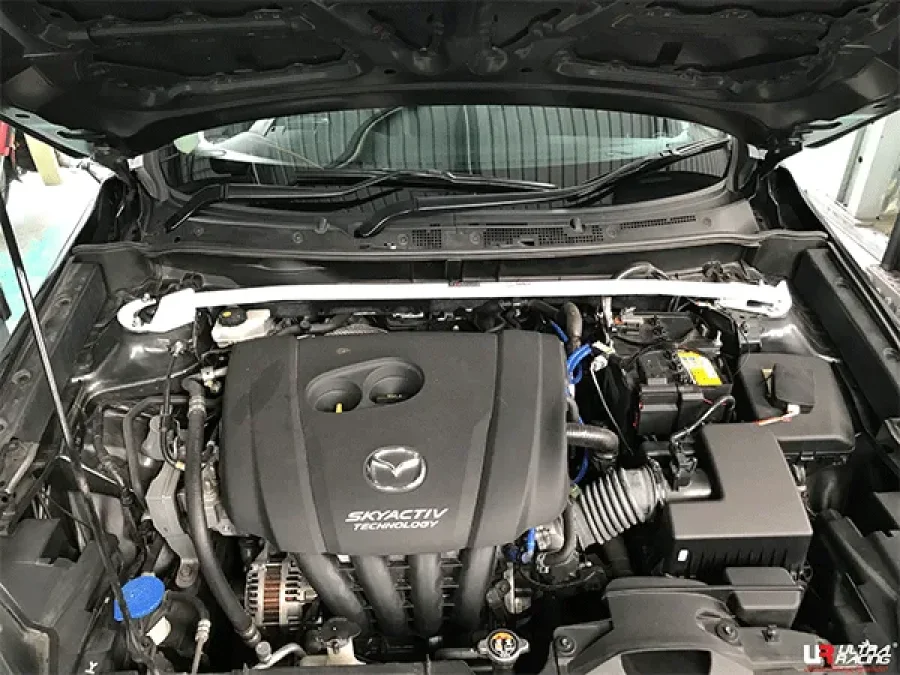 Ultra Racing Mazda CX-3 1.5D /2.0 15+ UltraRacing 2P Front Upper Strutbar, référence TW2-3498