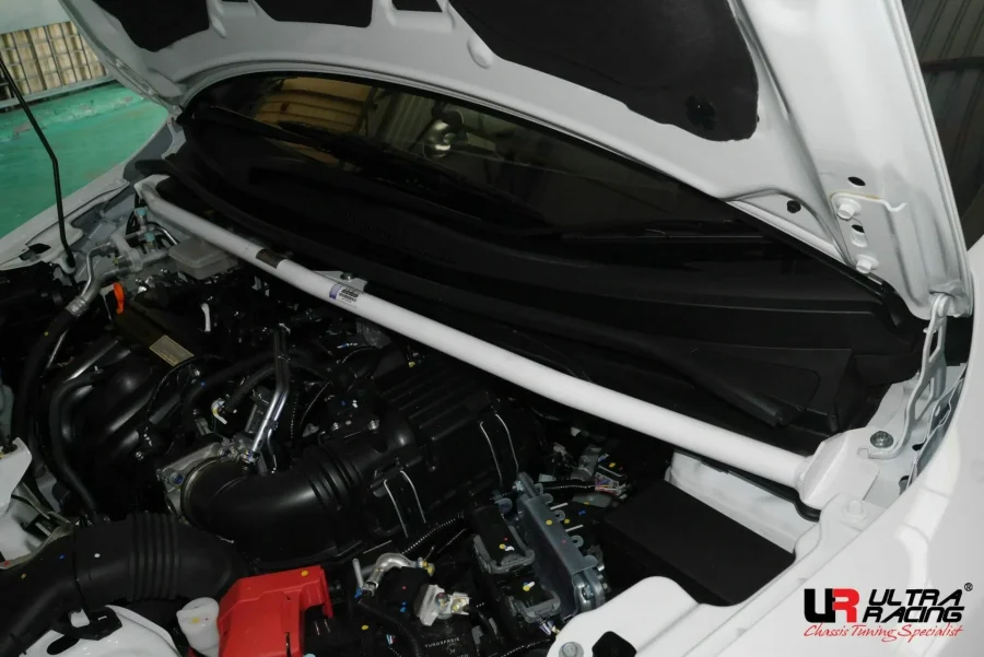 Ultra Racing Honda Jazz/Fit GK14+ UltraRacing 3Point Front Upper Strutbar, référence URTH-TW3-3139