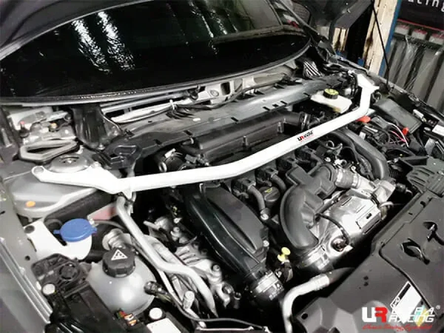 Ultra Racing Peugeot 308 1.6 T T9 Ultra-R 2-P Front Upper Strutbar, référence TW2-3510