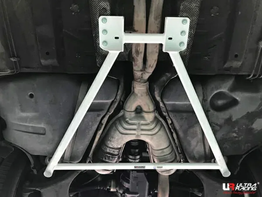 Ultra Racing BMW E39 M5 Ultra Racing Rear Lower Bar 3064, référence URKR-RL4-3064