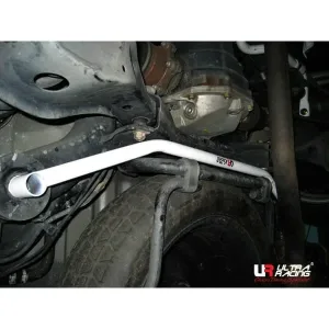 Ultra Racing Nissan Elgrand Rear Lower Brace, référence RL2-500