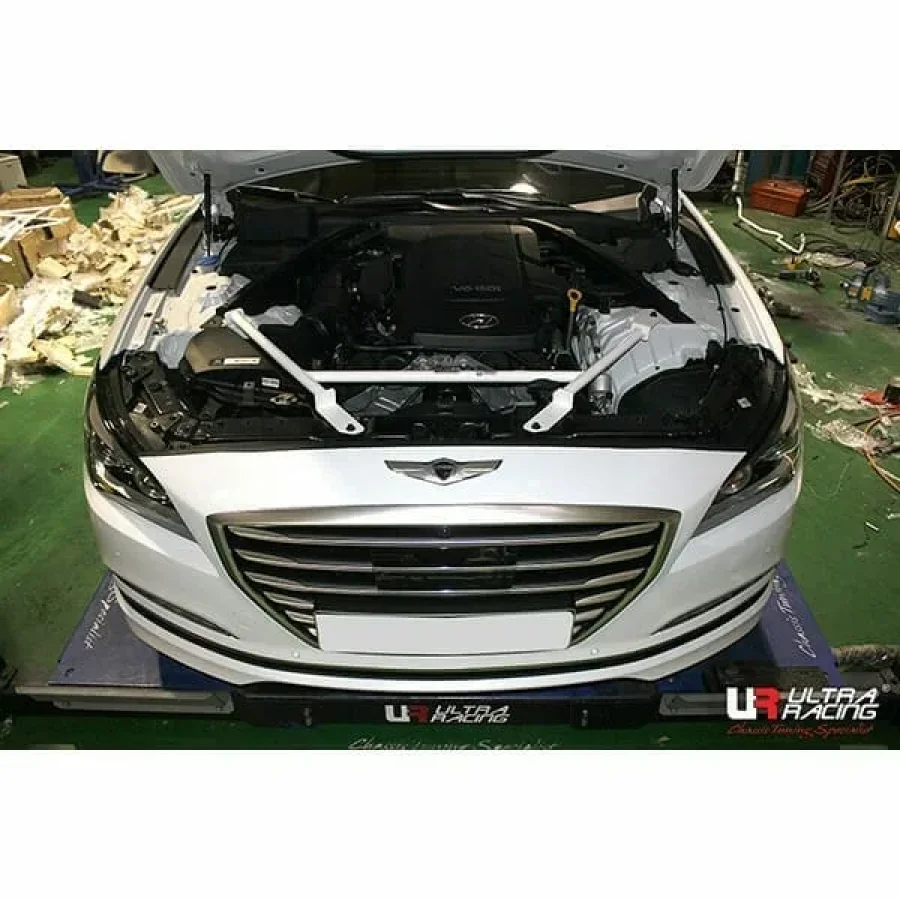 Ultra Racing Hyundai Genesis (DH) 3.8 V6 15-16 (4WD) Front Strut Bar, référence URKR-TW4-2748