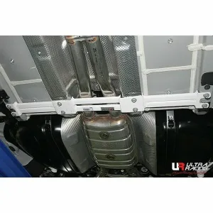 Ultra Racing Hyundai Genesis (DH) 3.8 V6 15-16 (4WD) Middle Lower Bar, référence URKR-ML4-2750