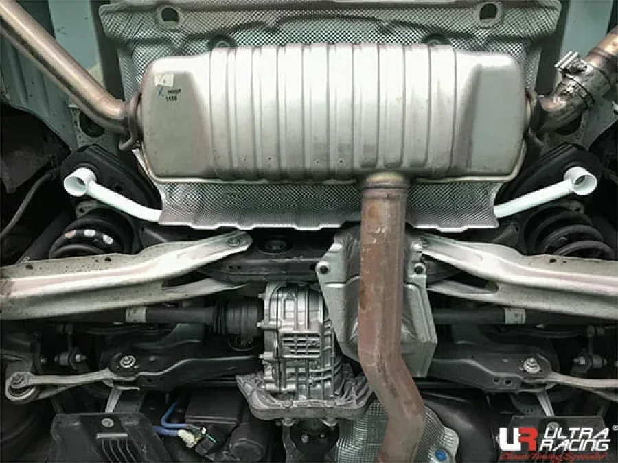 Ultra Racing Mercedes A250 / AMG 13+ W176 4WD Ultra-R 2P Rear Lower Bar, référence URTW-RL2-3445