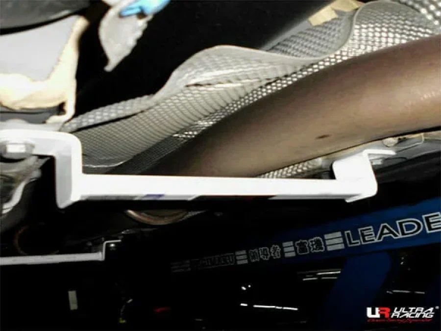 Ultra Racing Mercedes A250 / AMG 13+ W176 4WD UR 2P Mid Lower Brace 2991, référence URTW-ML2-2991