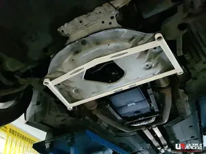 Ultra Racing BMW 6-Series E63 03-10 UltraRacing Front Lower Brace, référence URTW-LA4-3691