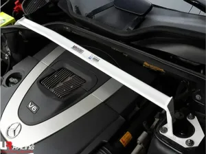 Ultra Racing Mercedes ML 3.5 W164 LHD 05-11 Ultra-R Front Upper Strutbar, référence URTW-TW2-3876