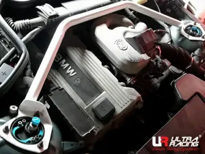Ultra Racing BMW Z3 E37 Front Upper Strut Bar, référence URTW-TW2-2971