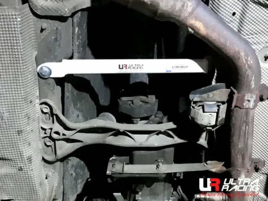 Ultra Racing BMW Z3 E37 Mid Lower Brace, référence URTW-ML2-2973