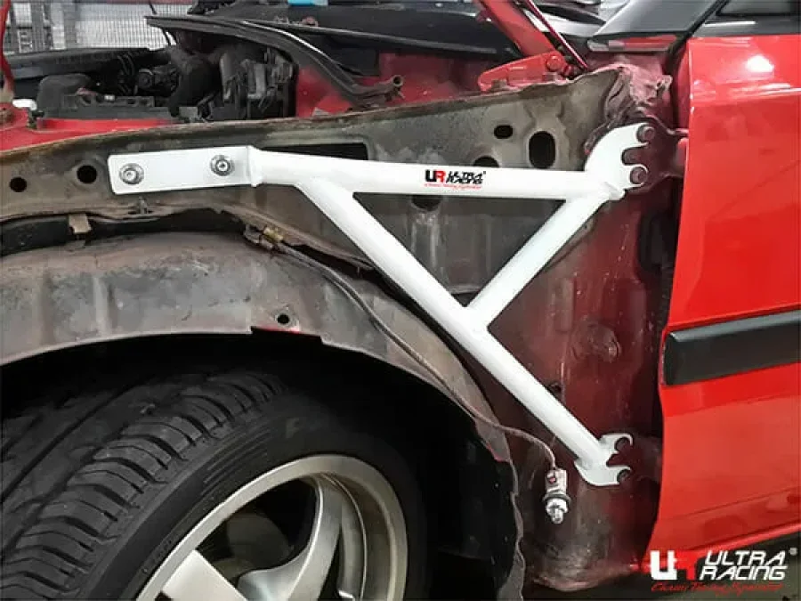 Ultra Racing Mazda 323F 1.6l 89-94 (2WD) (Caburetor) Ultra-R Fender Brace, référence FD3-3480P