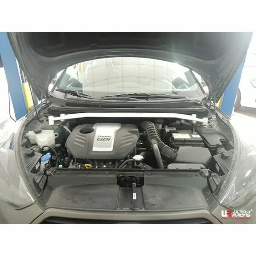 Ultra Racing Hyundai Veloster 1.6 GDI 11+ UltraRacing Front Strut Bar, référence URCN-TW2-2110