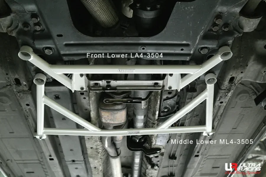 Ultra Racing Alfa Romeo 159 05+ / Brera Ultra-R Front Lower Bar, référence LA4-3504