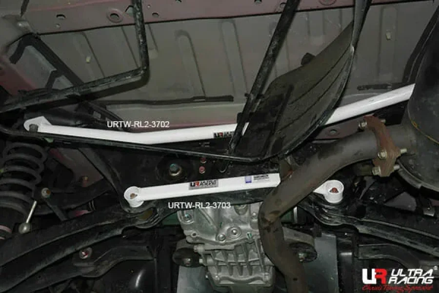 Ultra Racing Mitsubishi Outlander 2.4 2WD/4WD 13+ Ultra-R Rear Lower Bar, référence URTW-RL2-3703