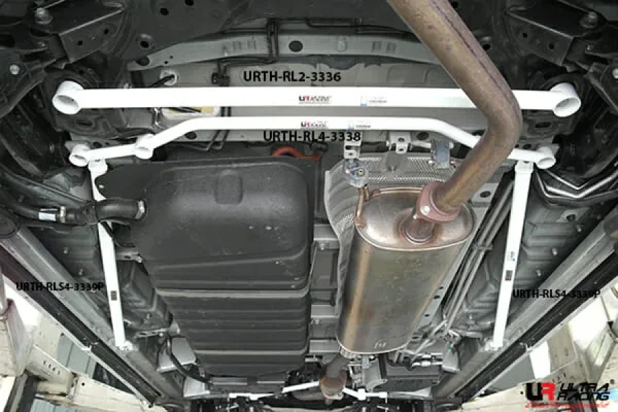 Ultra Racing Toyota Alphard AH30 Ultra Racing 2-Point Rear Lower Brace, référence URTH-RL2-3337