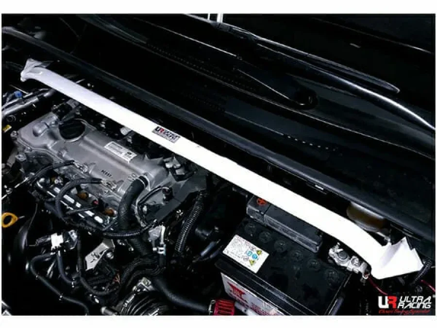 Ultra Racing Toyota Auris E210 2.0 18+ Ultra Racing Front Upper Strutbar, référence URTW-TW2-3985