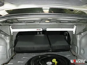 Ultra Racing Volvo S40 2.4 07-12 Facelift Ultra Racing Rear Strutbar, référence RE2-3199A