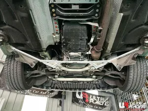 Ultra Racing Mercedes E350 W212 13-16 Ultra-R Front Lower Brace, référence URTW-LA4-3328