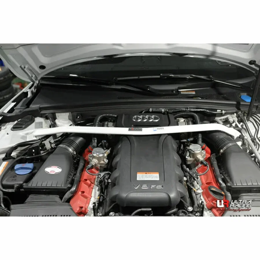 Ultra Racing Audi RS5 8T 4.2 10-15 4WD Ultra Racing Front Upper Strutbar, référence URKR-TW2-3277