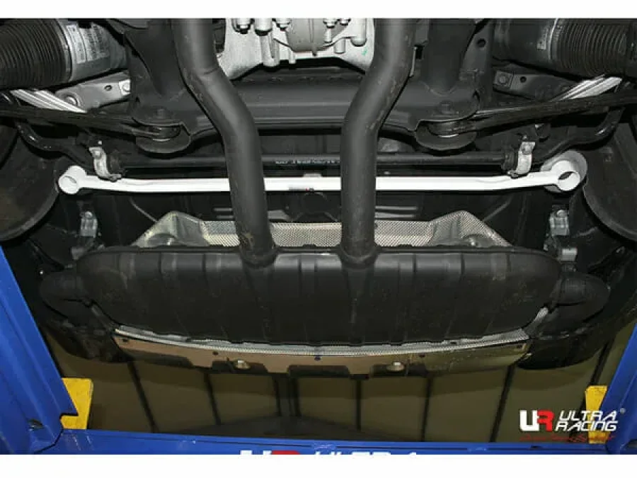 Ultra Racing VW Touareg 02+ 3.0 Hybrid Ultra-R 2P Rear Lower Tiebar 3308, référence URKR-RL2-3308