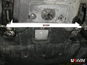 Ultra Racing BMW E39 M5 Ultra Racing Front Lower Bar 3062, référence URKR-LA2-3062