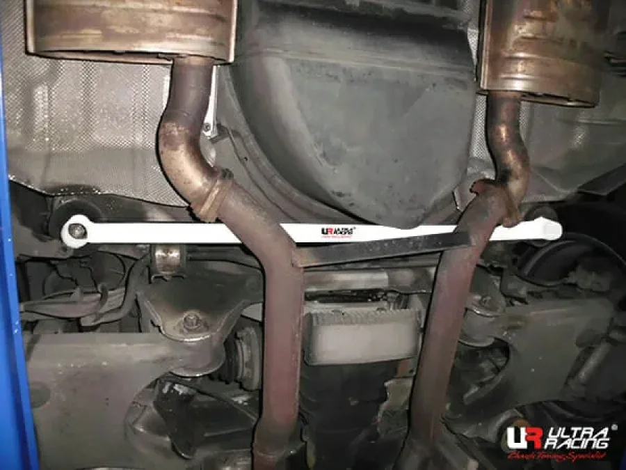 Ultra Racing BMW E39 M5 Ultra Racing Rear Lower Bar 3065, référence URKR-RL2-3065