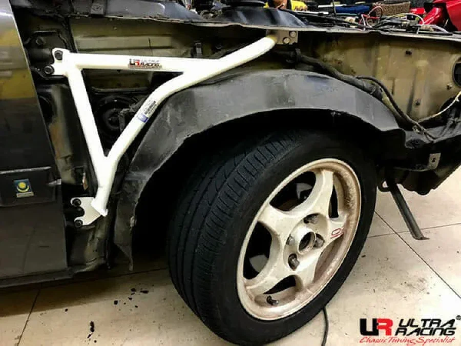 Ultra Racing Hyundai Excel 1.5 89-95 /Proton Iswara 1.3/1.5 92-03/Saga 1.3 90-92 2WD UltraRacing 3-Point Fender Brackets (007P), référence FD3-007P