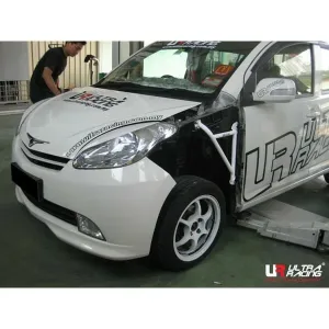 Ultra Racing Perodua Myvi (M300) 1.0/1.3 2WD 05-11 UltraRacing 3-Point Fender Brackets (140P), référence FD3-140P