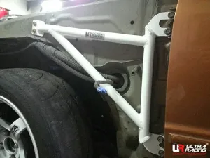 Ultra Racing Ford Tierra (KJ) 1.6 94-98/Mazda Protege 1.6 98-03 2WD UltraRacing 3-Point Fender Brackets (2895P), référence URTW-FD3-2895P